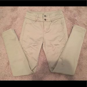 Skinny khaki pants
